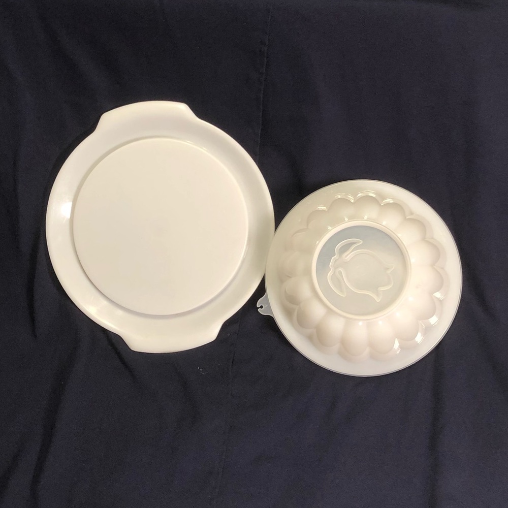 Vgt Tupperware Jello Mold with Plate, 4 top designs and storage top